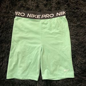women nike pros